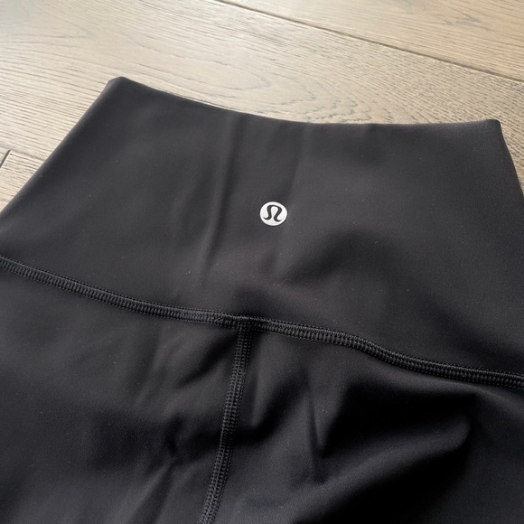 ❤️Lululemon Cropped Leggings Black Size 2 Luxtreme - Picture 5 of 5